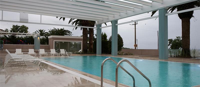 Hotel Cronwell Sermilia pool.jpg
