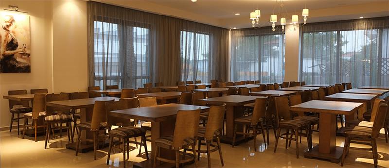 Hotel Cronwell Sermilia restaurant.jpg