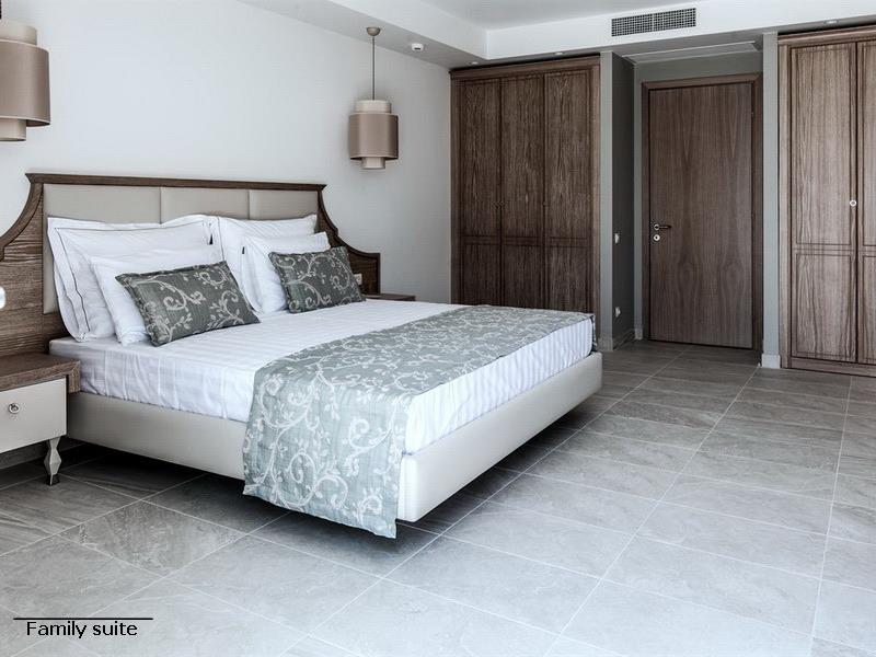 Hotel Cronwell Sermilia standard room 1.jpg