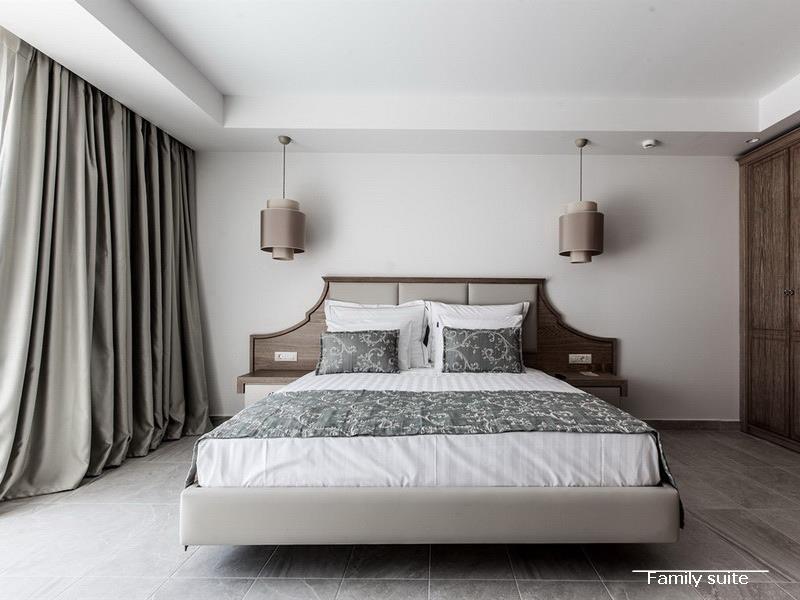 Hotel Cronwell Sermilia standard room.jpg