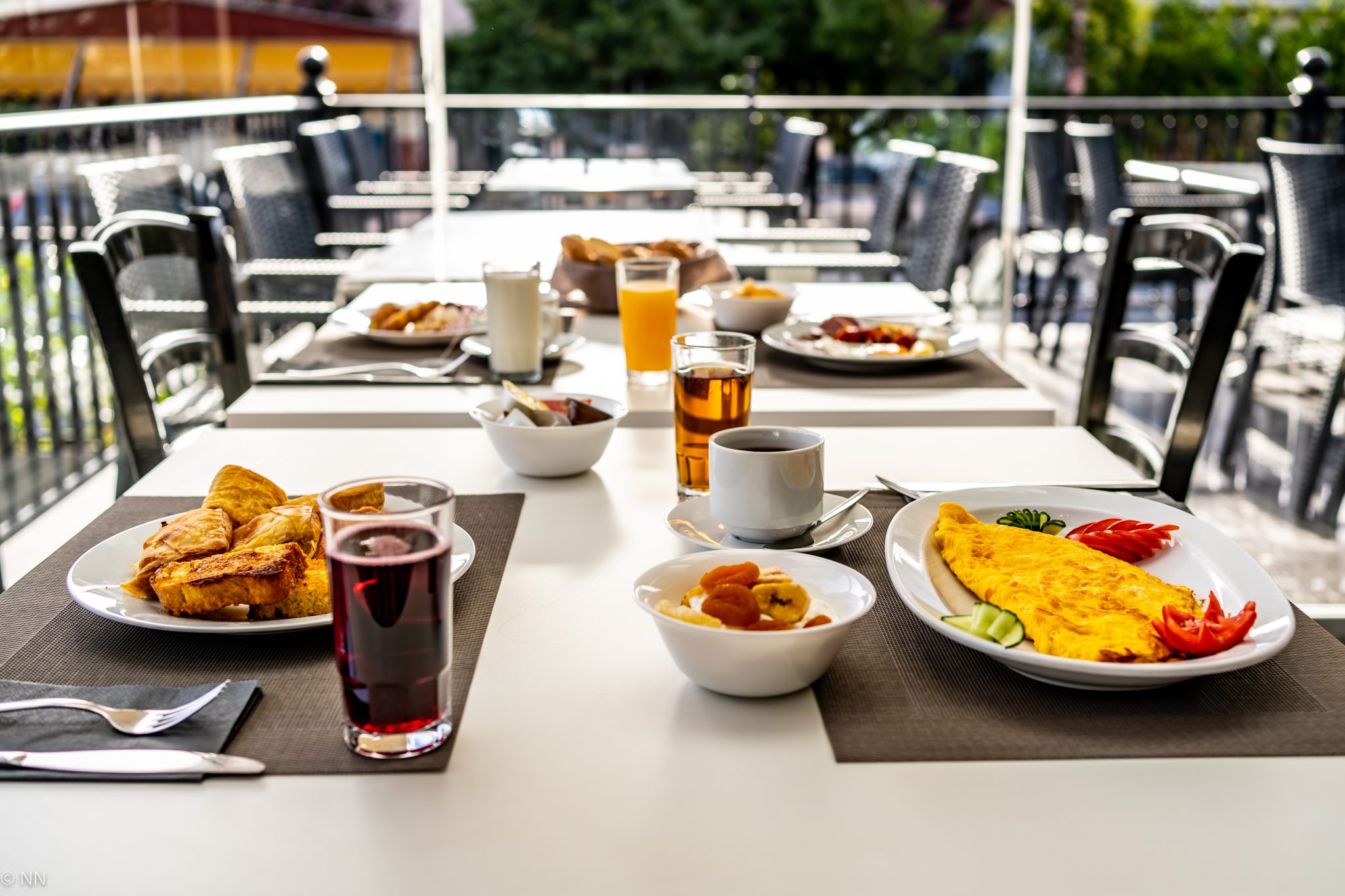 Hotel Dafne Plus terasa restorana.jpg