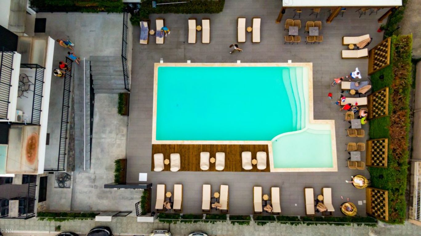 Hotel Dafni Plus bazen.jpg