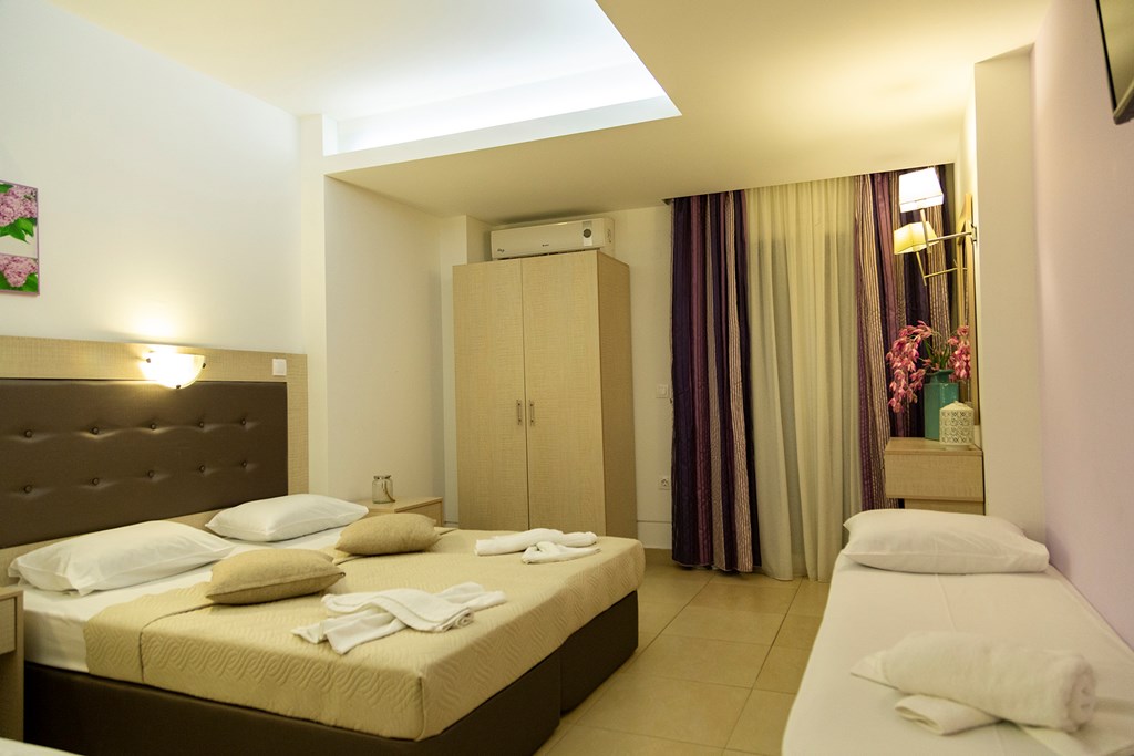 Hotel Dafni Plus triple room.jpg