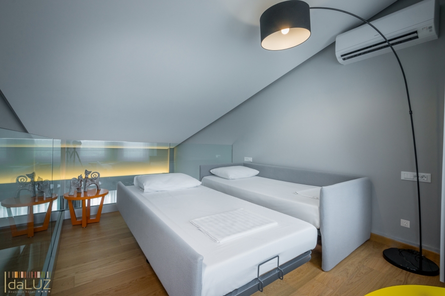 DaLuz hotel family loft soba potkrovlje.jpg