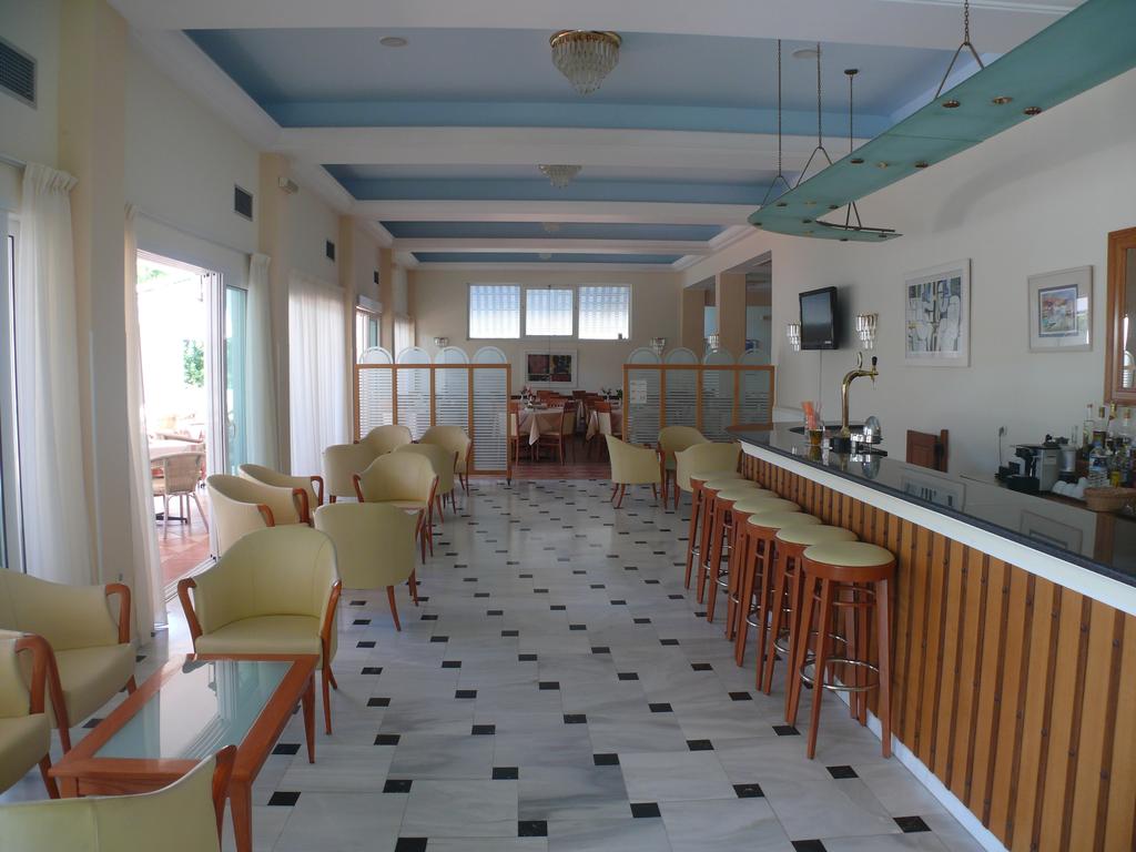 Hotel Danae bar.jpg
