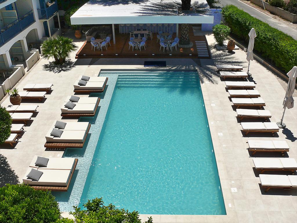 Hotel Danae pool bar.jpg