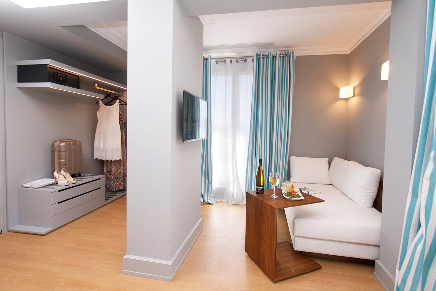 Hotel Aenos Deluxe suite with outdoor jacuzzi panoramic view 2.jpg