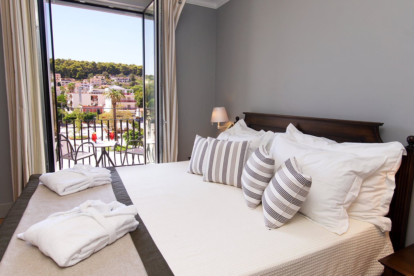 Hotel Aenos Deluxe suite with town view 1.jpg