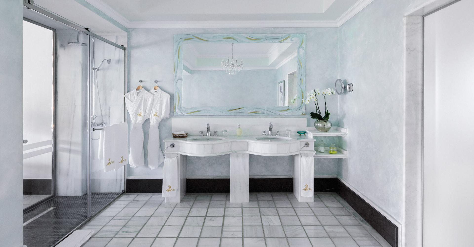 Hotel danai Beach Resort executive two bedroom suite bathroom.jpg