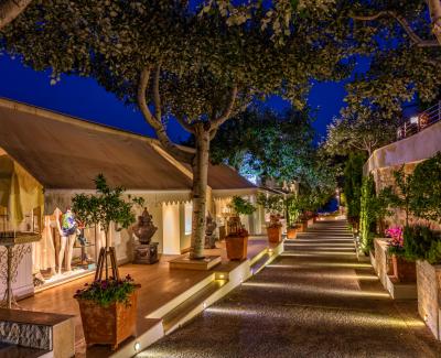 Hotel danai Beach Resort shopping at Danai Beach Resort.jpg