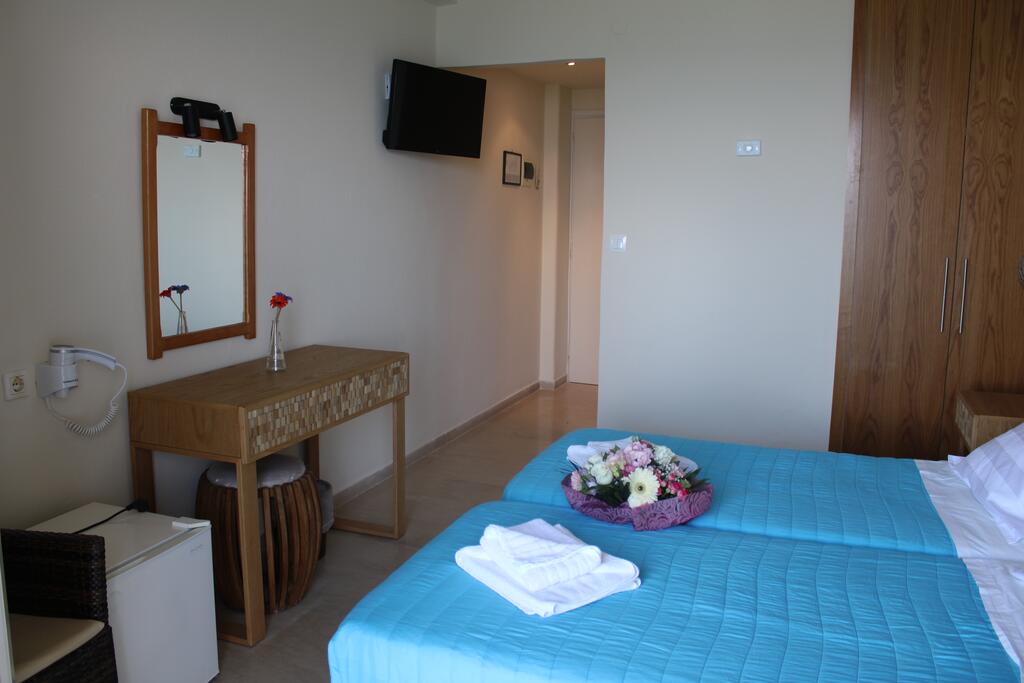 Hotel Dassia Beach double room 1.jpg