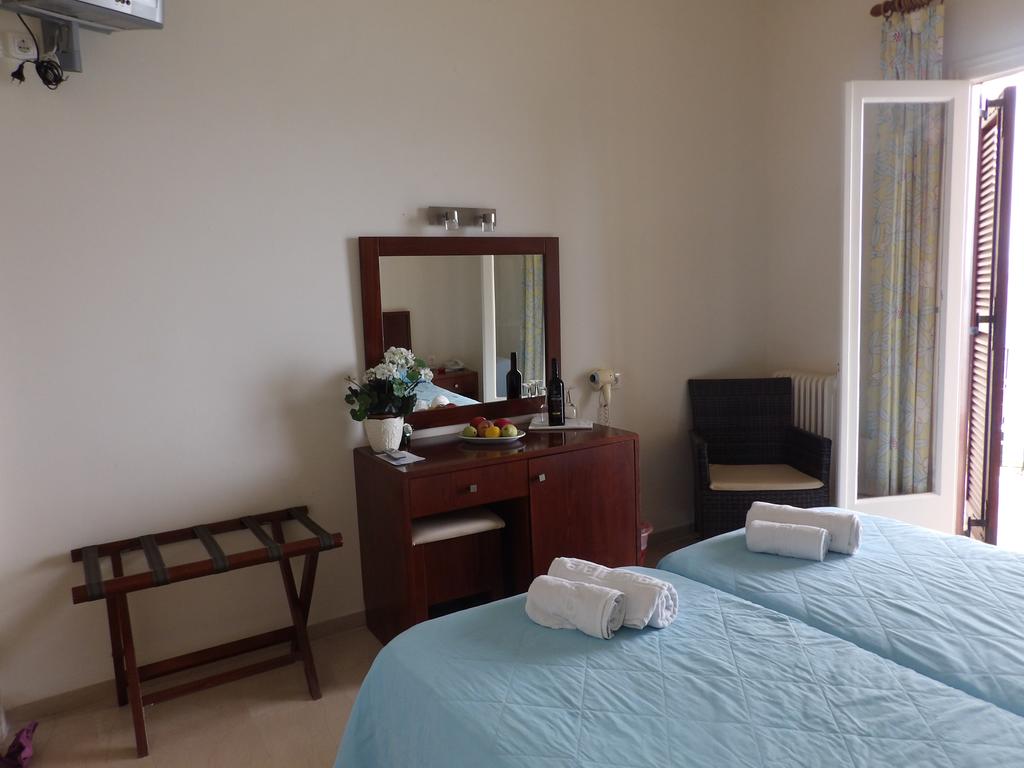 Hotel Dassia Beach double room 3.jpg