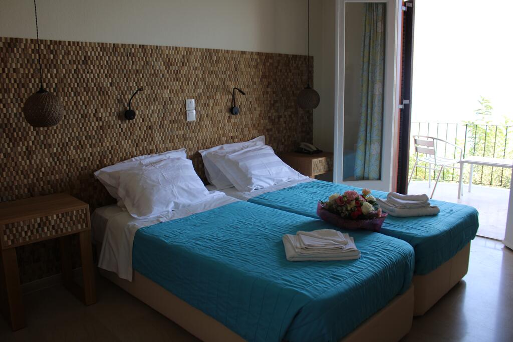 Hotel Dassia Beach double room.jpg