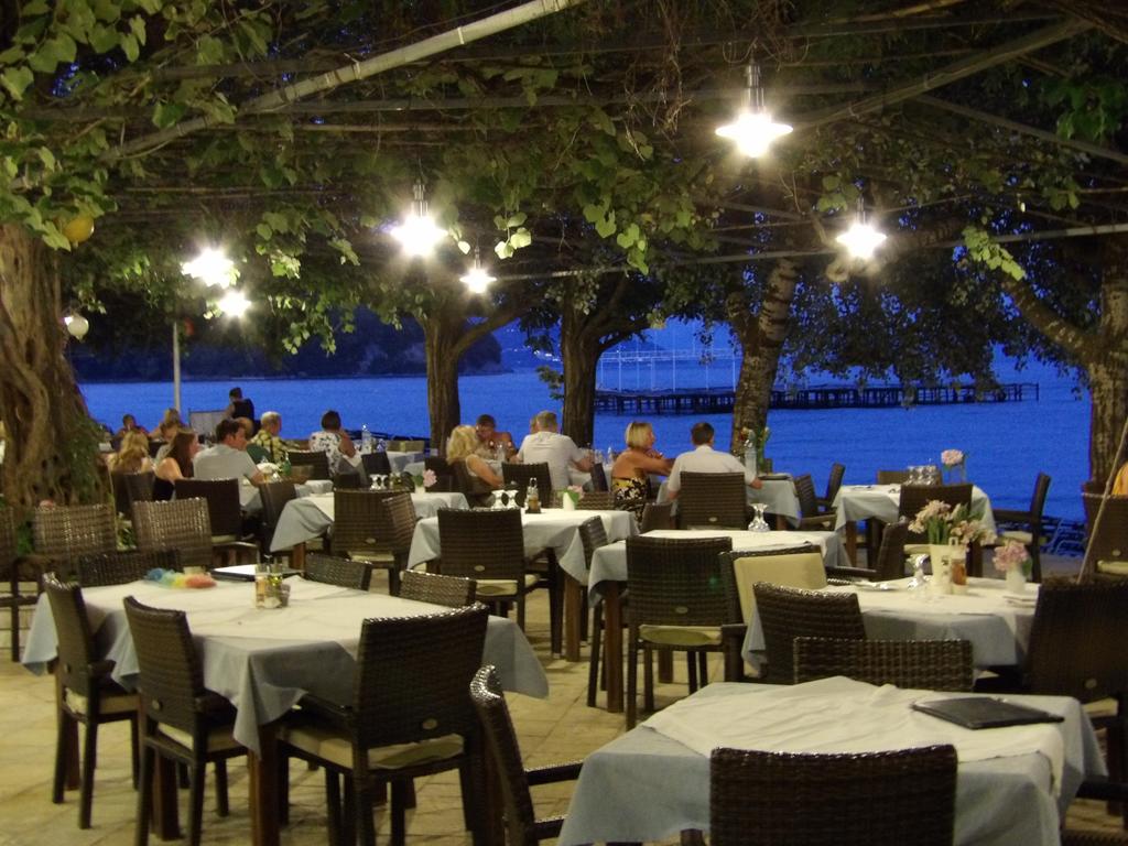 Hotel Dassia Beach restaurant.jpg