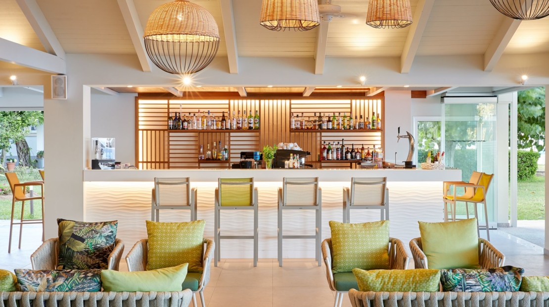 Hotel Delfinia bar.jpg