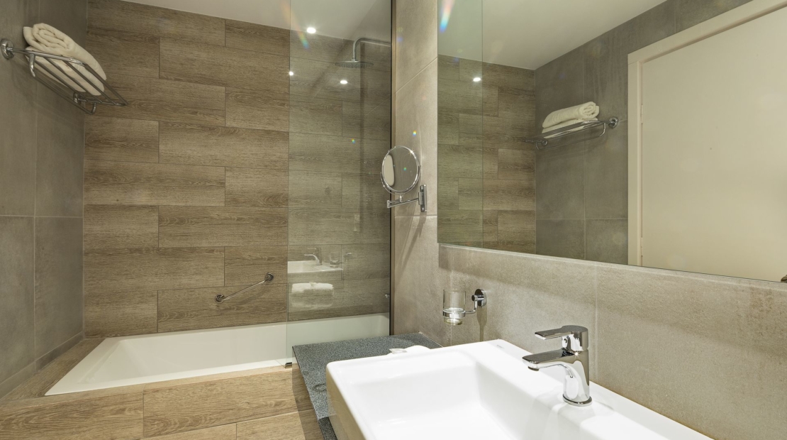 Hotel Delfinia bathroom 1.jpg