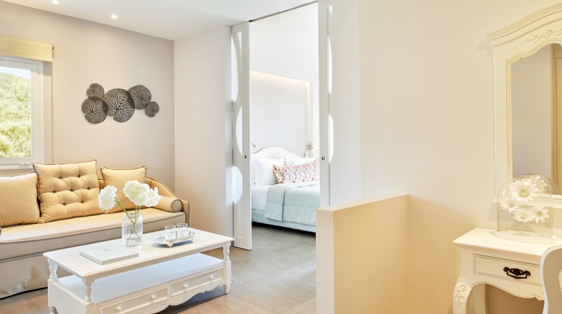 Hotel Delfinia junior suite 1.jpg