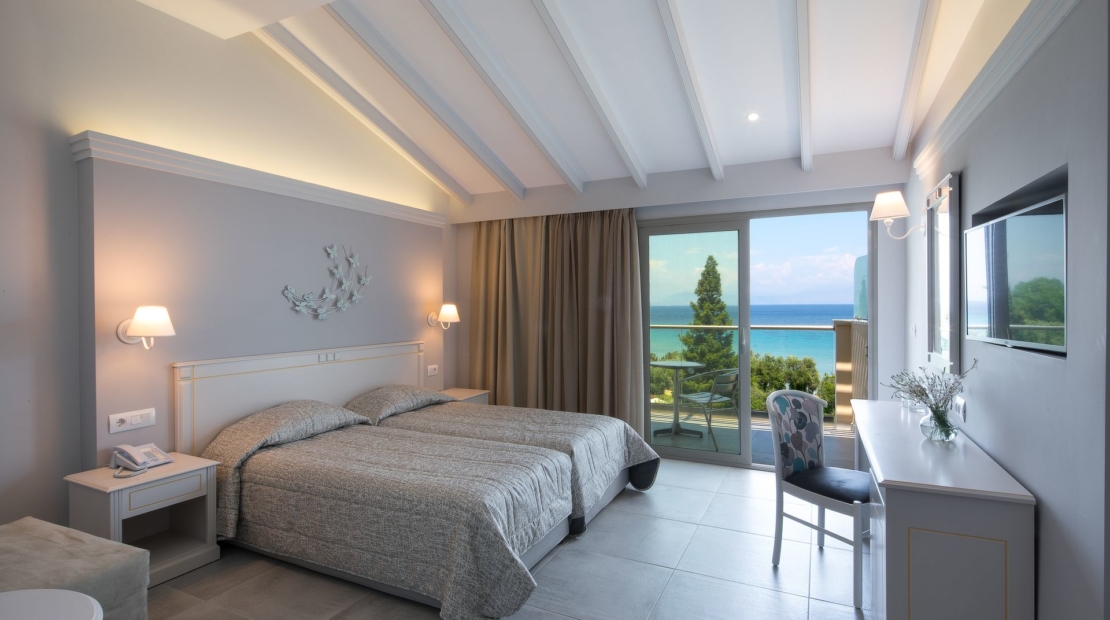 Hotel Delfinia superior double room sea view 1.jpg