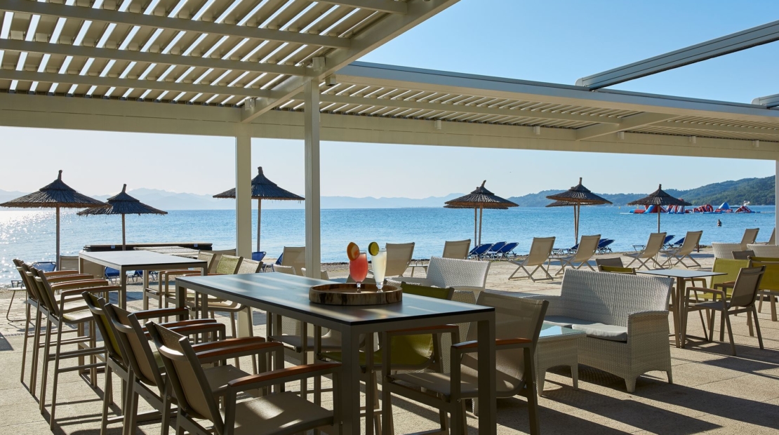 Hotel Delfinia taverna.jpg