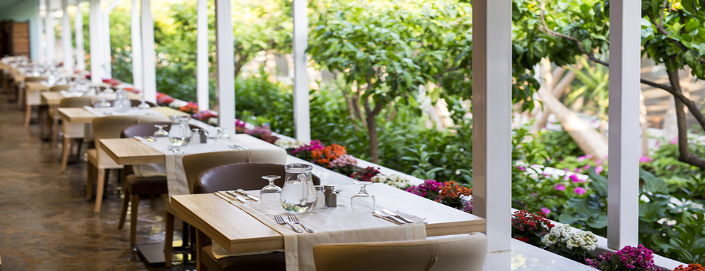Hotel Delphi Beach Naxos restaurant.jpg