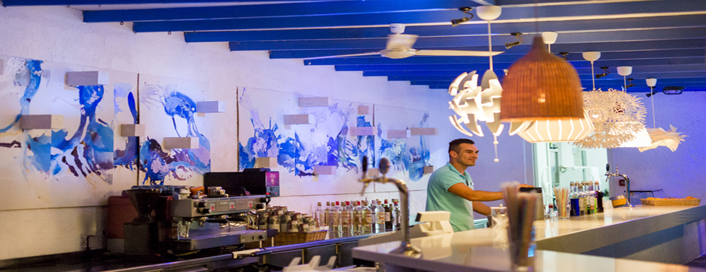 Hotel Delphi beach bar Santorini.jpg