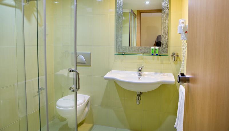 Hotel Delphi beach bathroom.jpg
