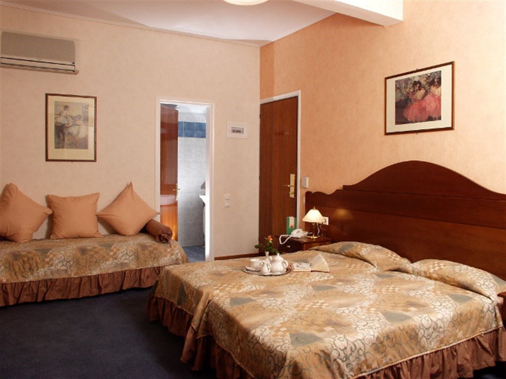 Hotel Diana double room 2.jpeg