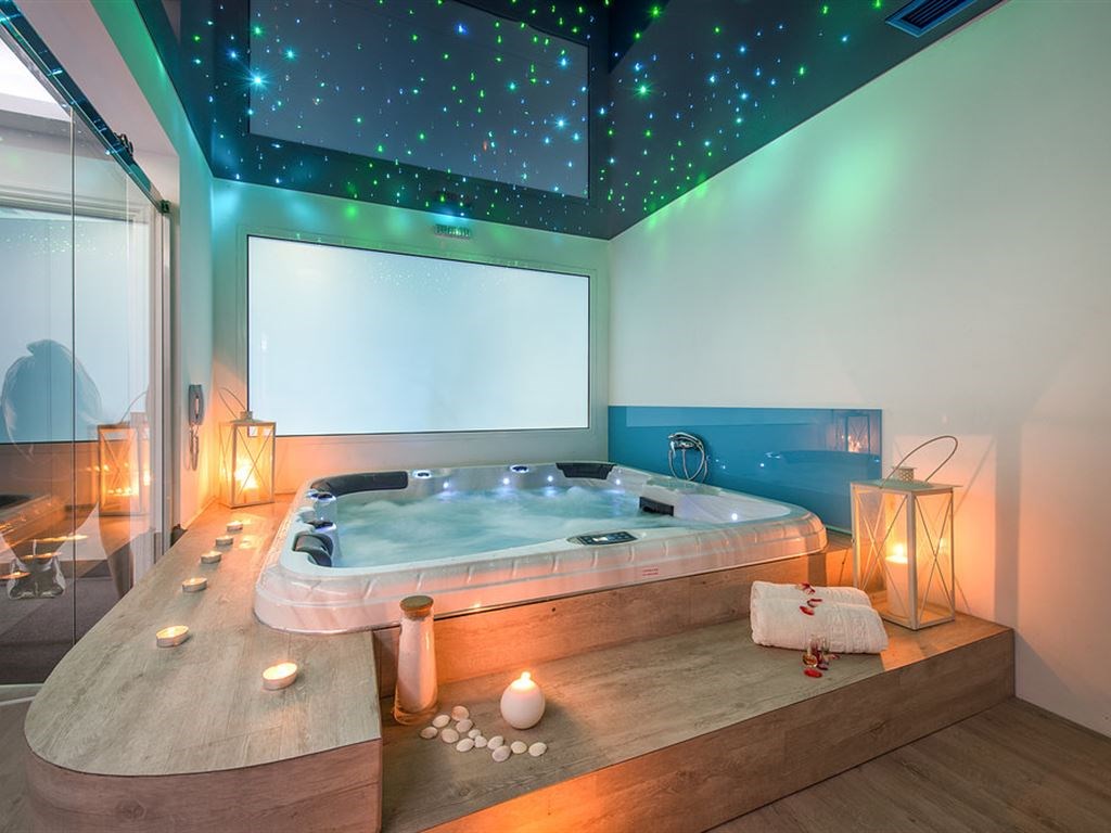Hotel Diana jacuzzi.jpeg