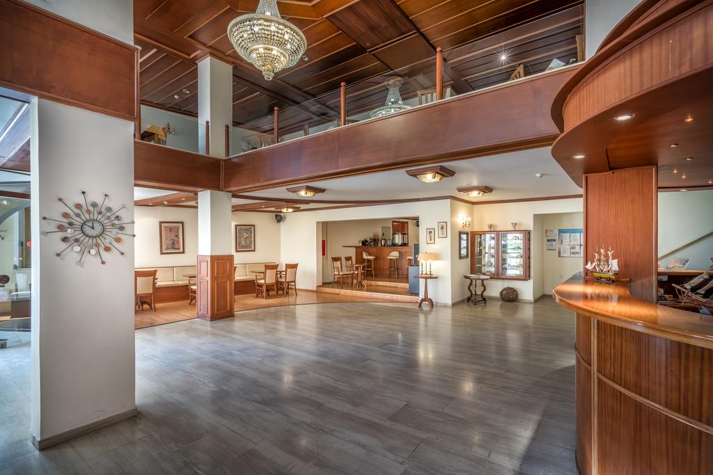 Hotel Diana lobby 1.jpg