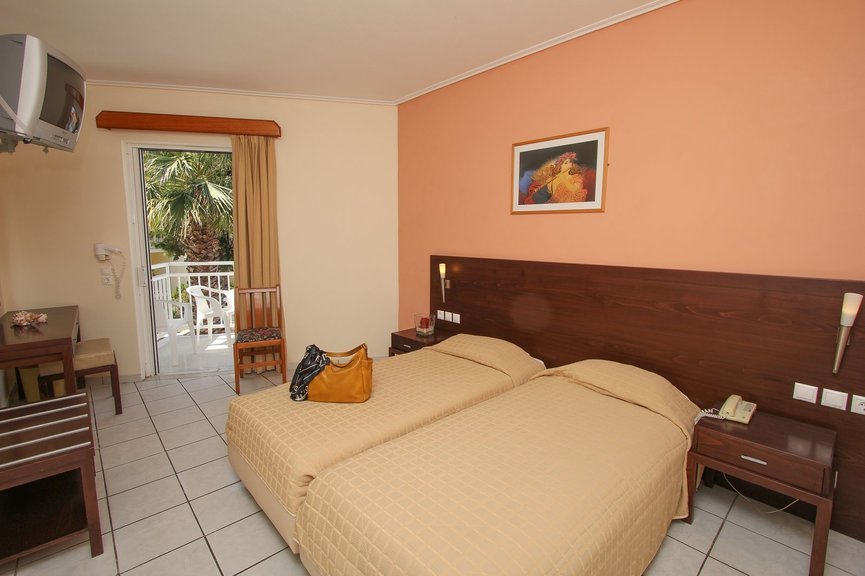 Hotel Diana Palace comfort room 2.jpeg