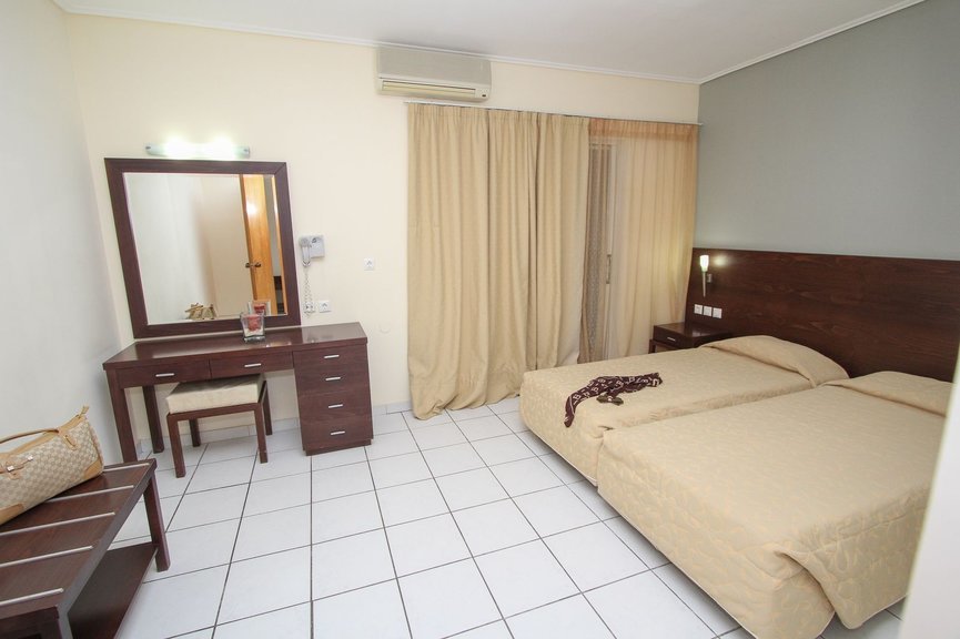Hotel Diana Palace comfort room 3.jpeg