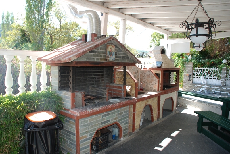 Hotel Diaporos - BBQ.jpg