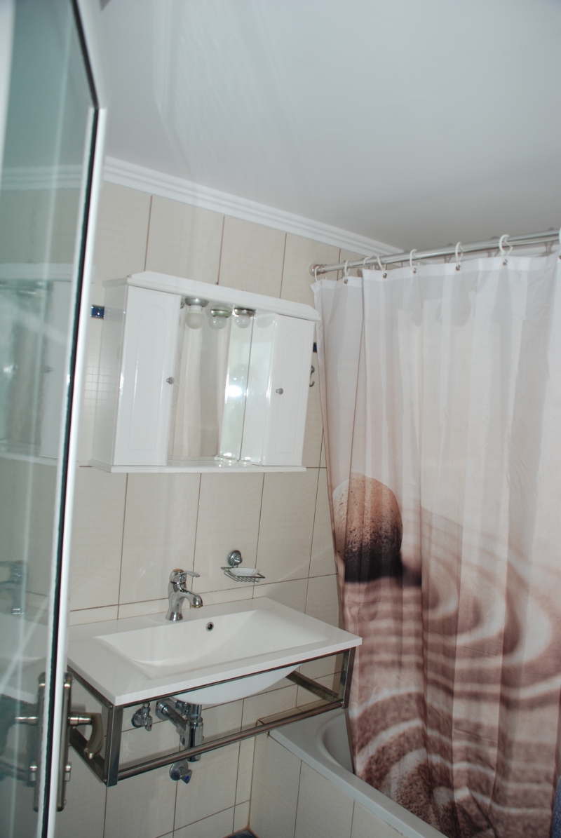 Hotel Diaporos - bathroom.jpg