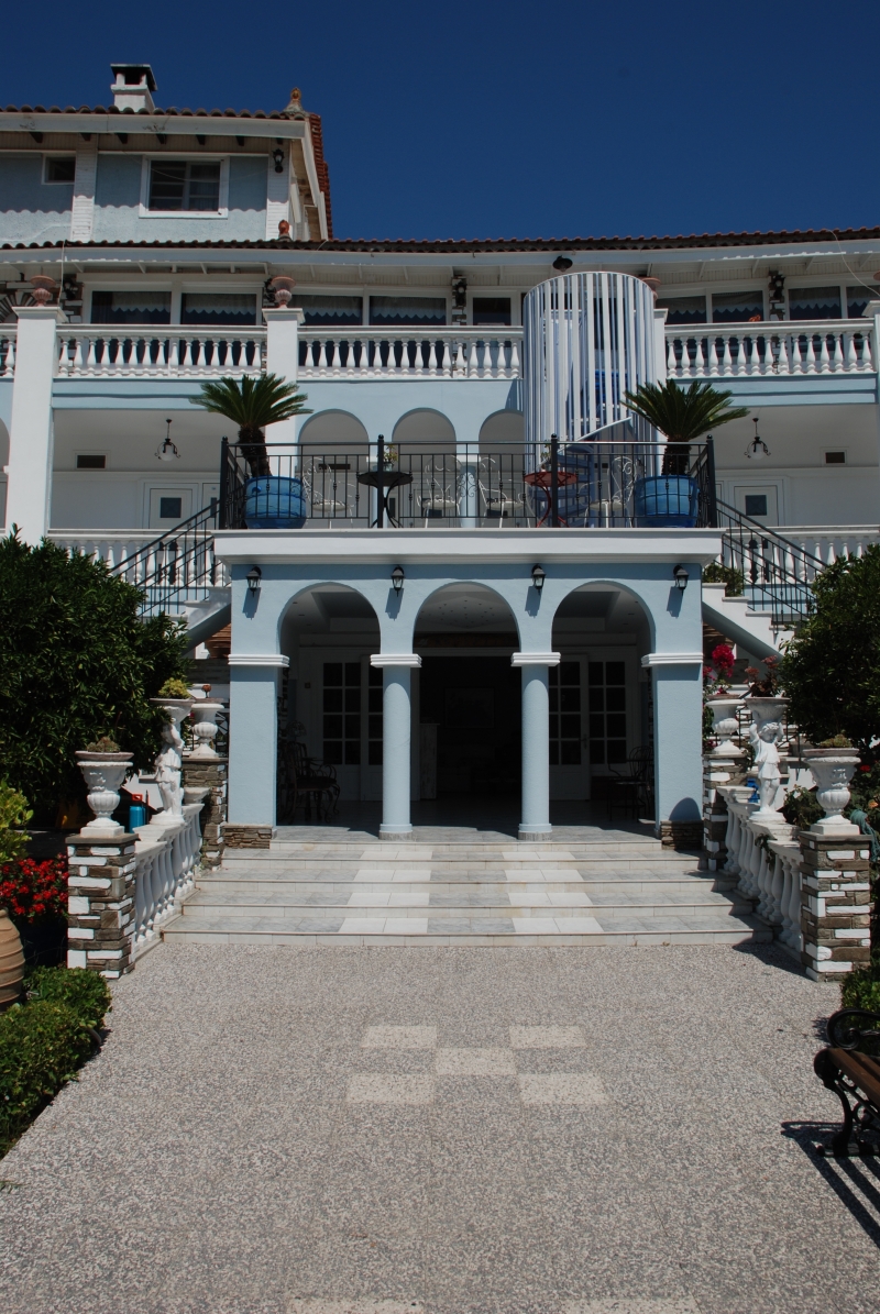 Hotel Diaporos - glavni ulaz.jpg