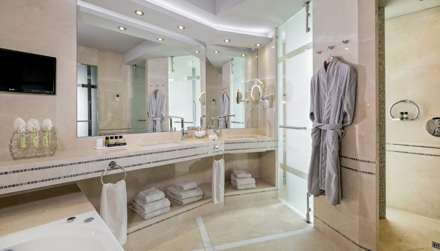 Hotel Divani Apollon Palace deluxe suite bathroom.jpg