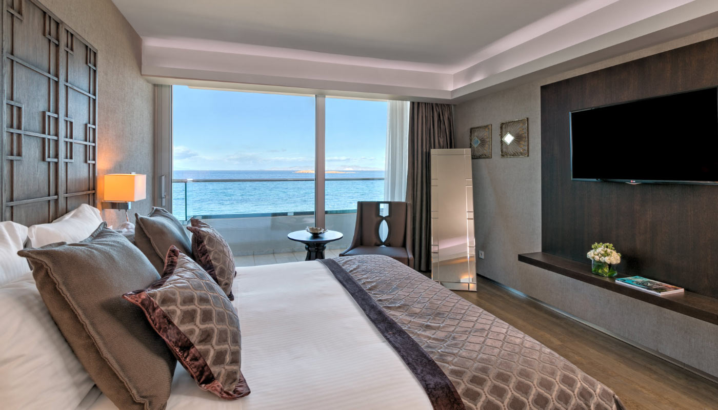 Hotel Divani Apollon Palace deluxe suite.jpg