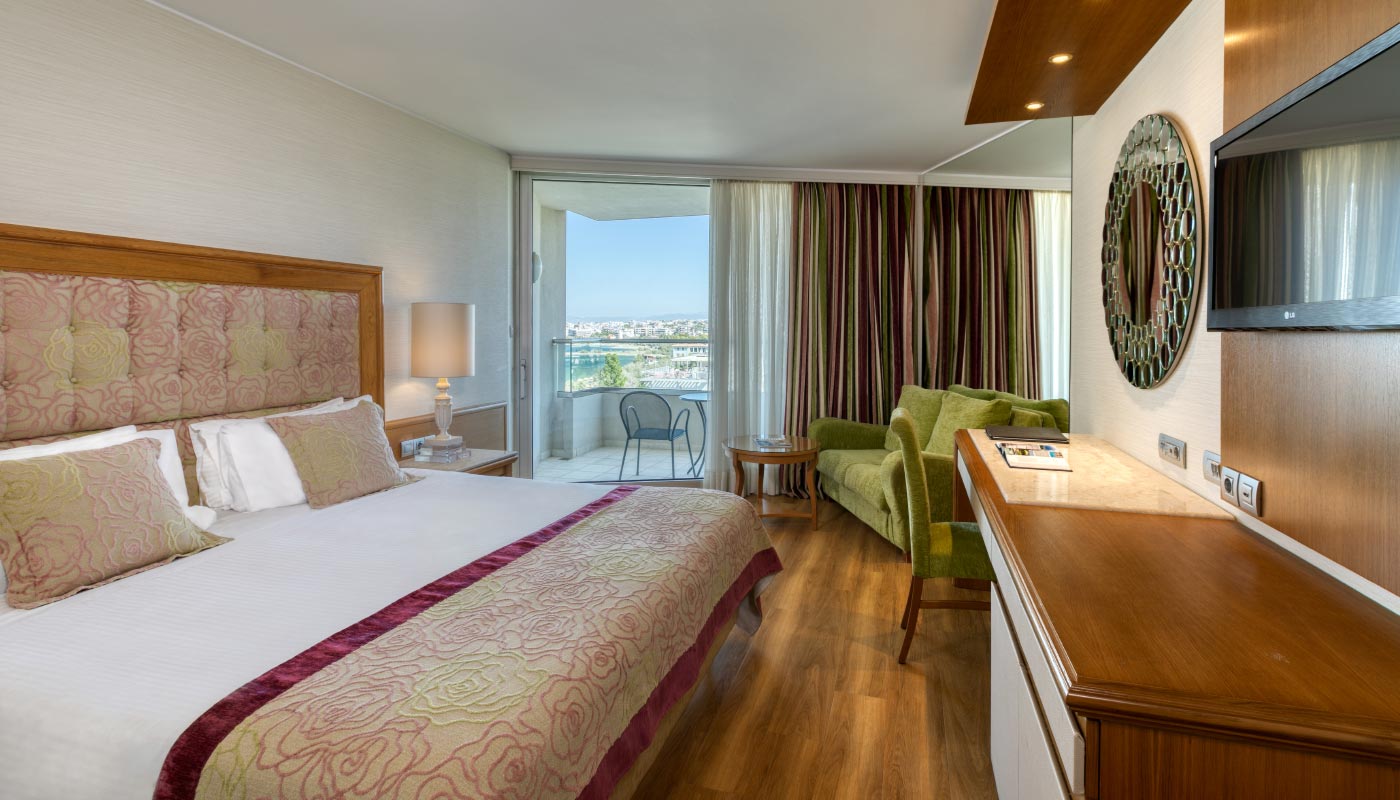 Hotel Divani Apollon Palace superior room.jpg