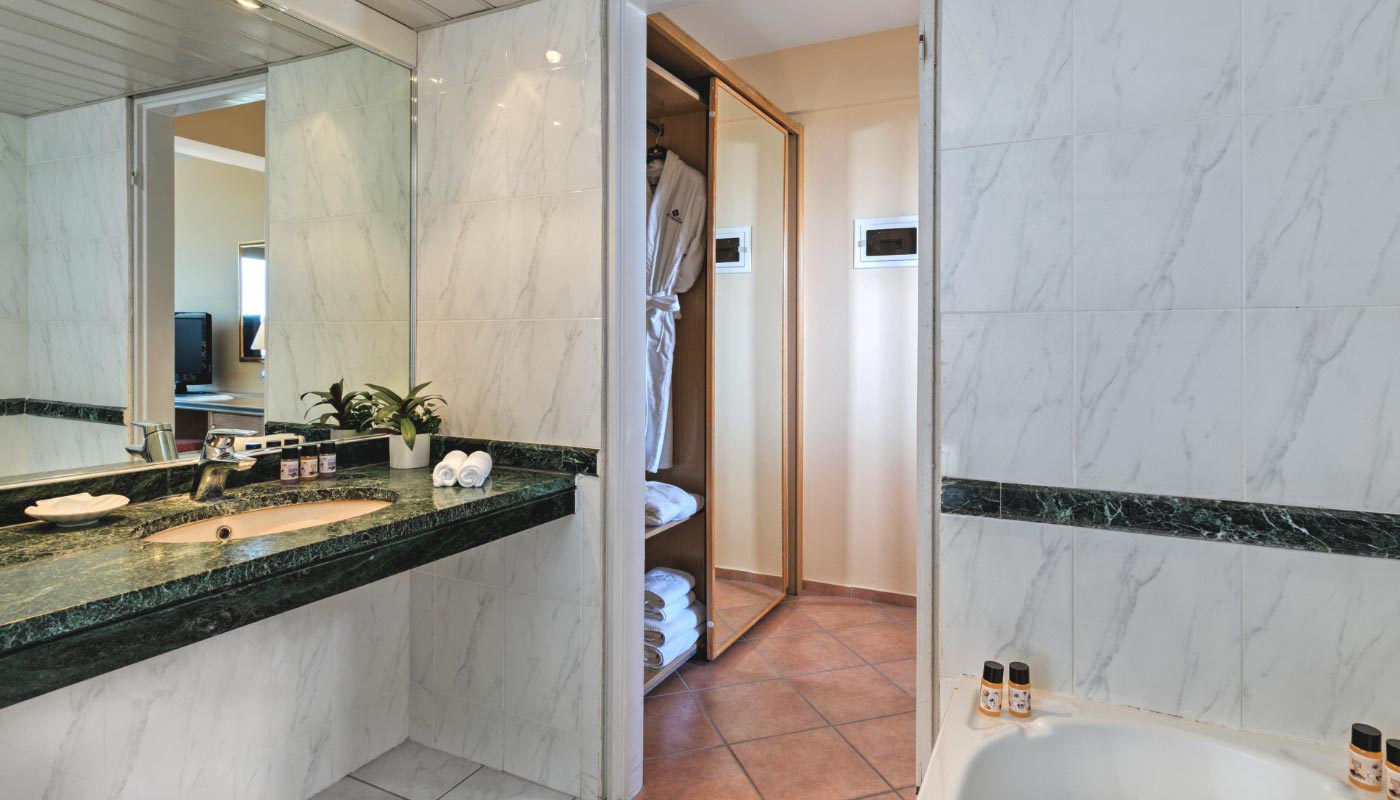 Hotel Divani Corfu Palace bathroom.jpg