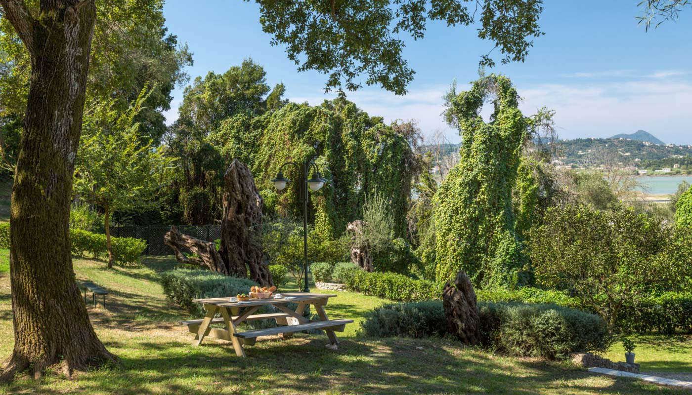 Hotel Divani Corfu Palace garden.jpg