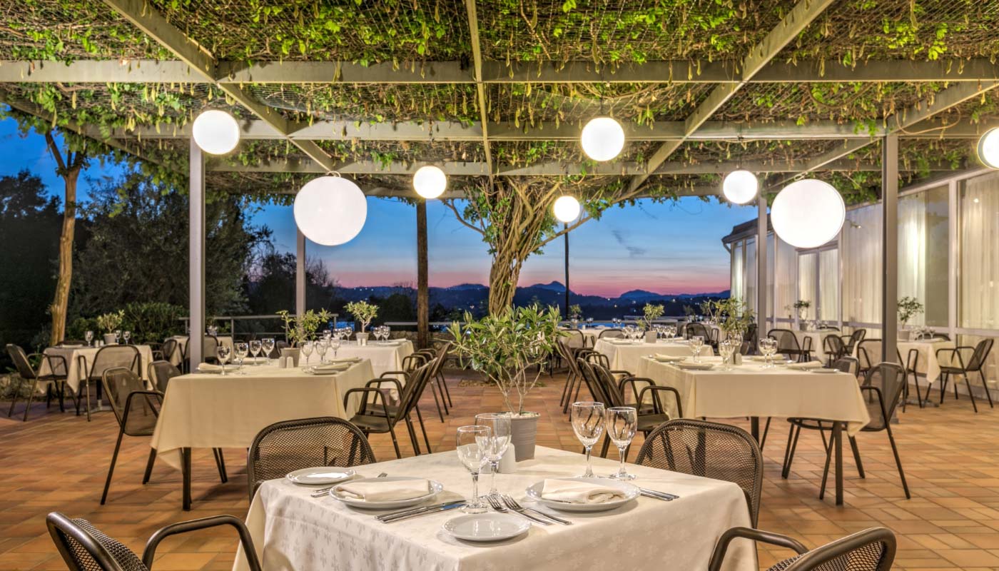 Hotel Divani Corfu Palace restaurant 1.jpg