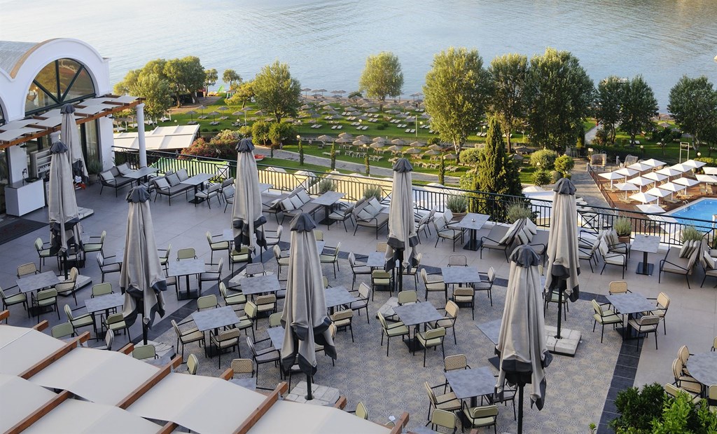 Hotel Dolce Attica Riviera restaurant 1.jpg