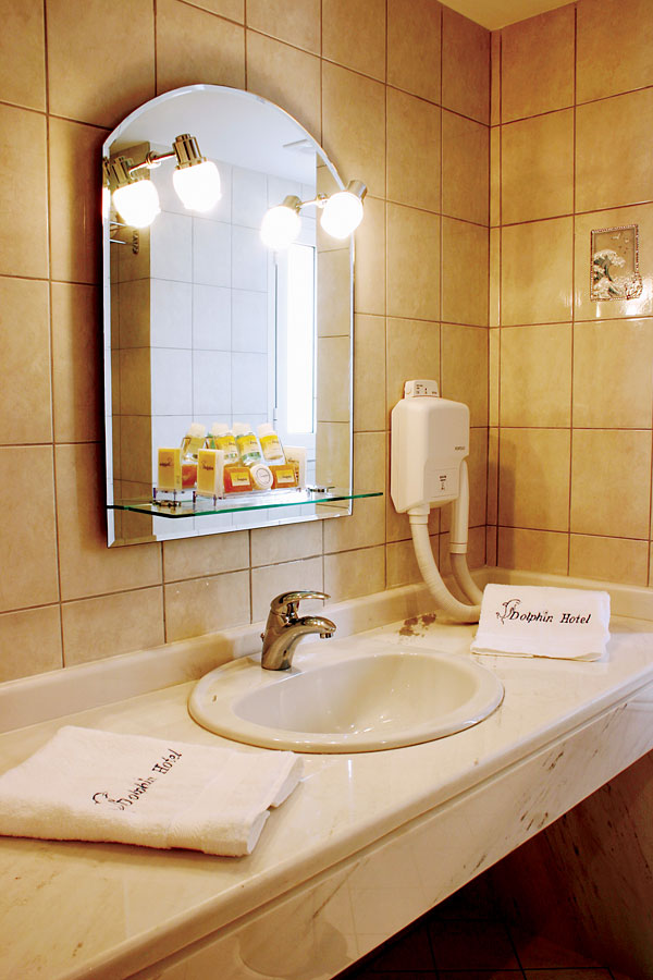 Hotel Dolphin Resort bathroom.jpg