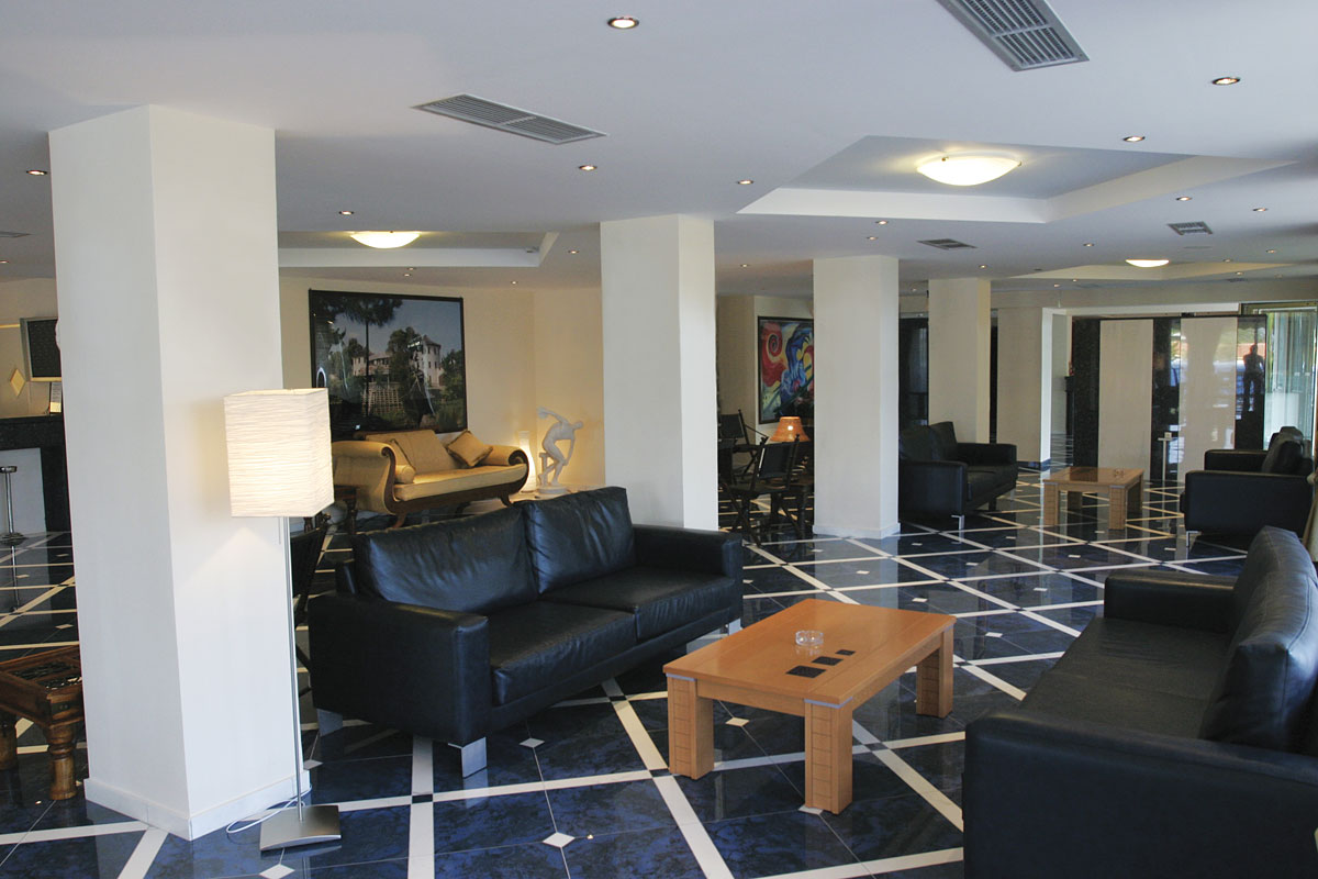 Hotel Dolphin Resort lobby.jpg