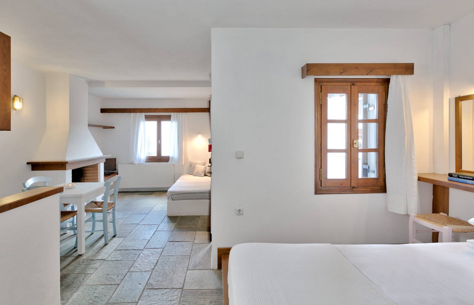 Aeolos-Horefto-hotel-studio.jpg