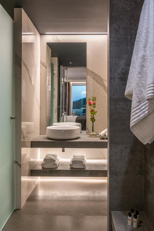Hotel Domotel Agios Nikolaos bathroom.jpg
