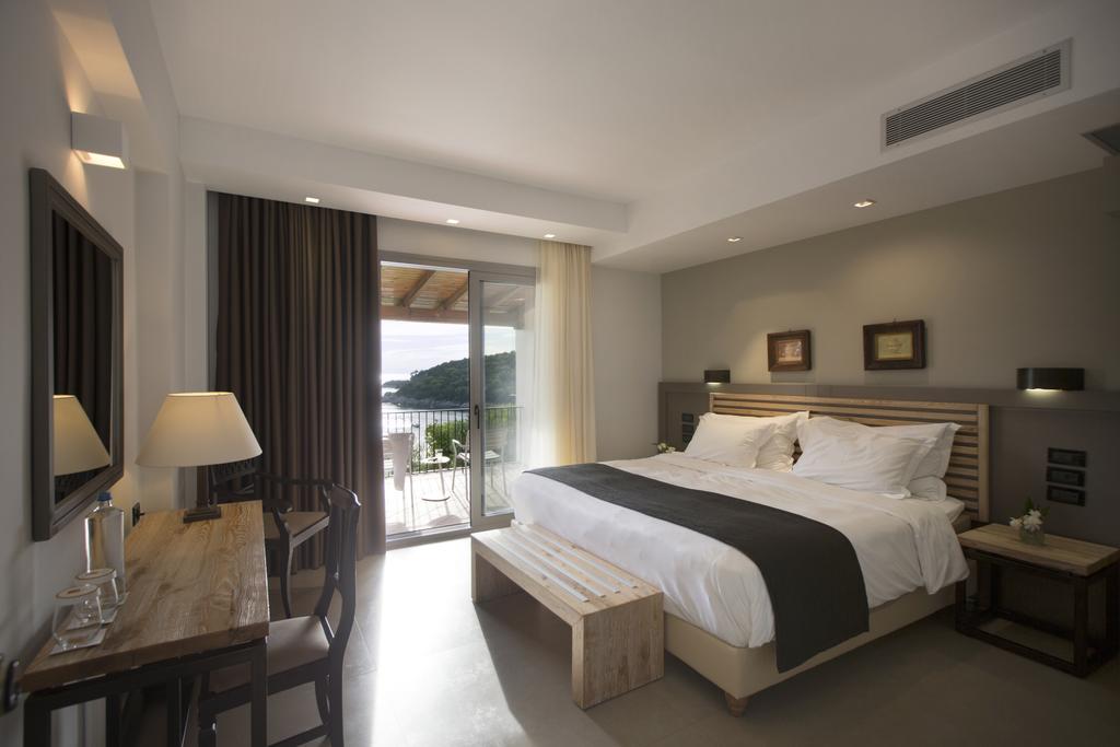 Hotel Domotel Agios Nikolaos one bedroom suite 2.jpg