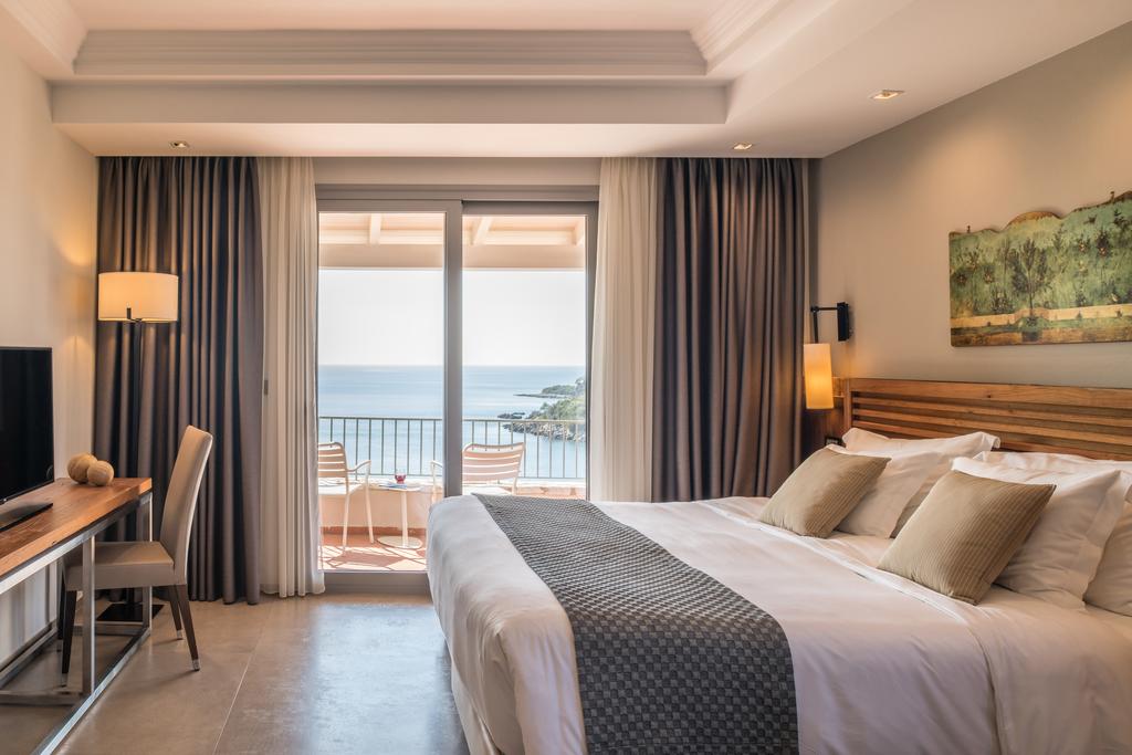 Hotel Domotel Agios Nikolaos twin double room.jpg