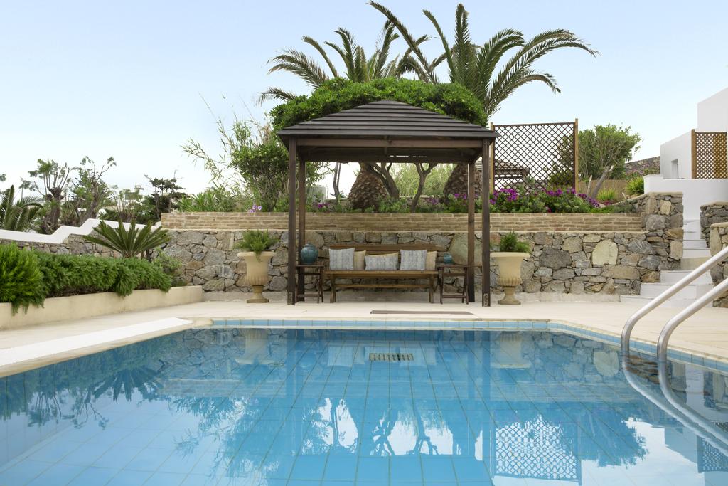 Hotel Dorion pool 1.jpg