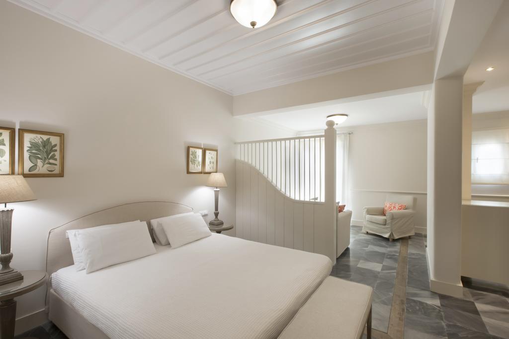 Hotel Dorion suite 1.jpg