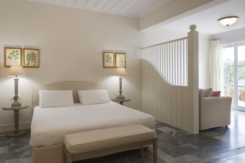 Hotel Dorion suite.jpg